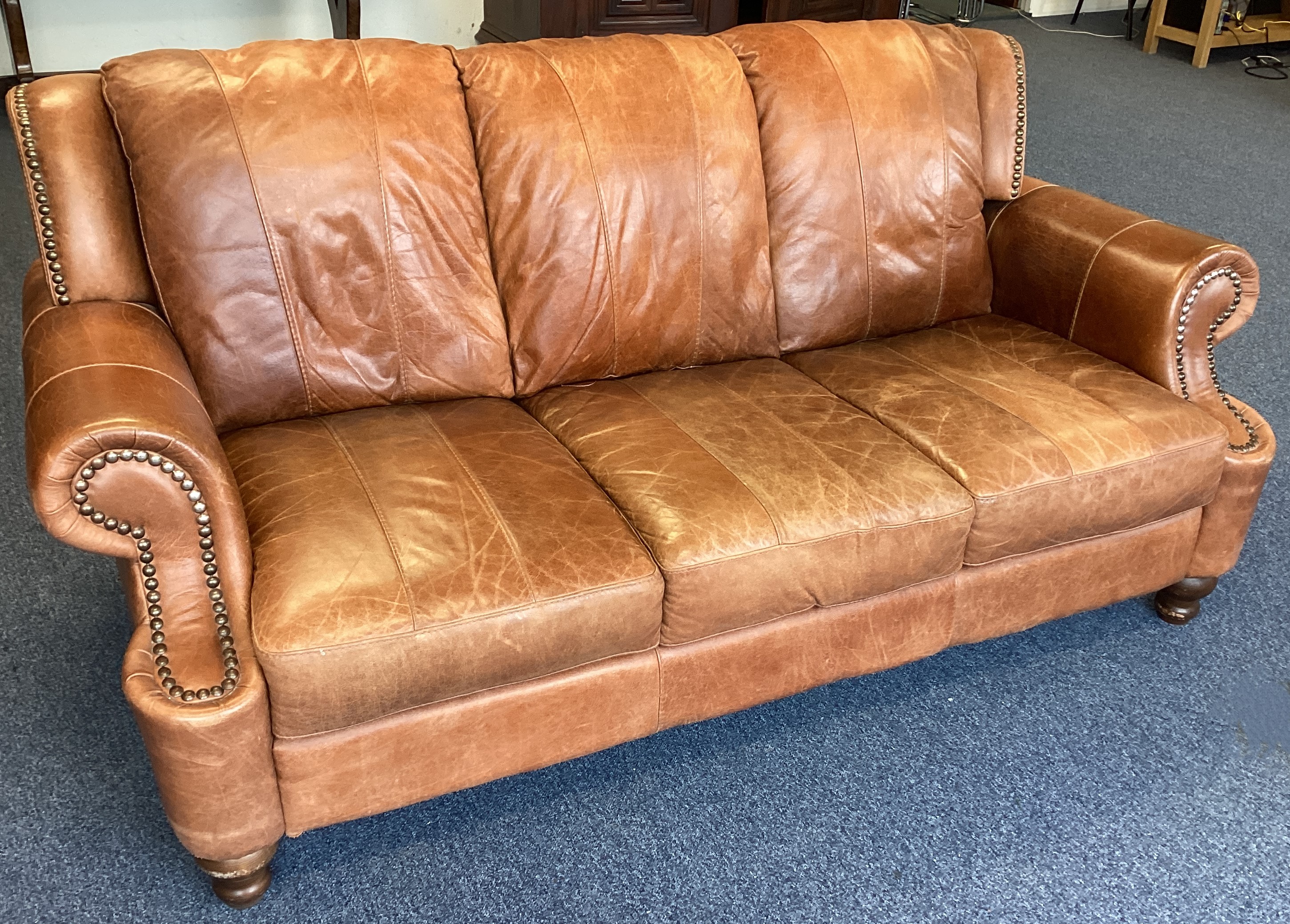 A good leather button back sofa. - Image 2 of 2