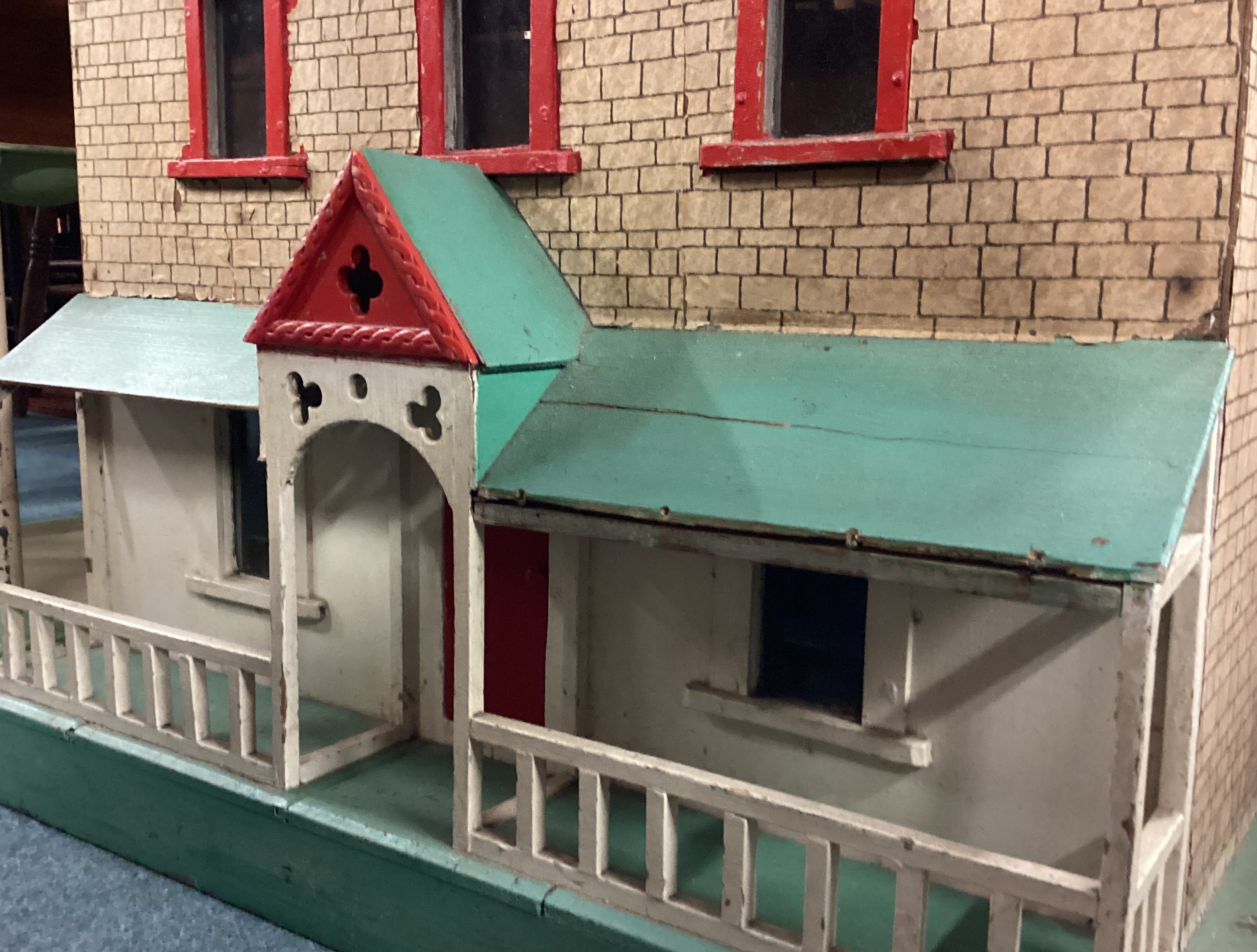 An old painted doll's house. - Image 2 of 2