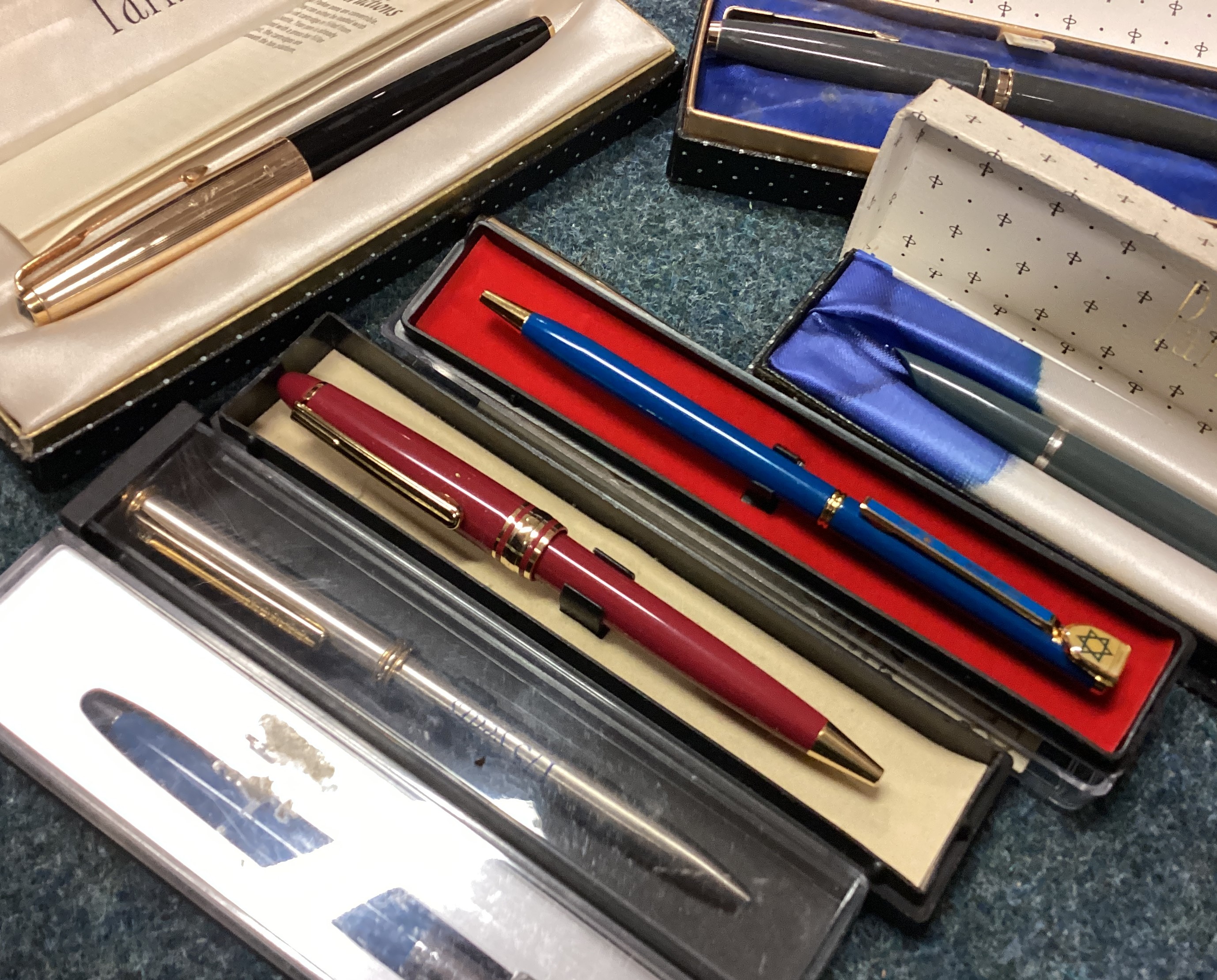 A collection of Parker pens etc. - Image 2 of 2