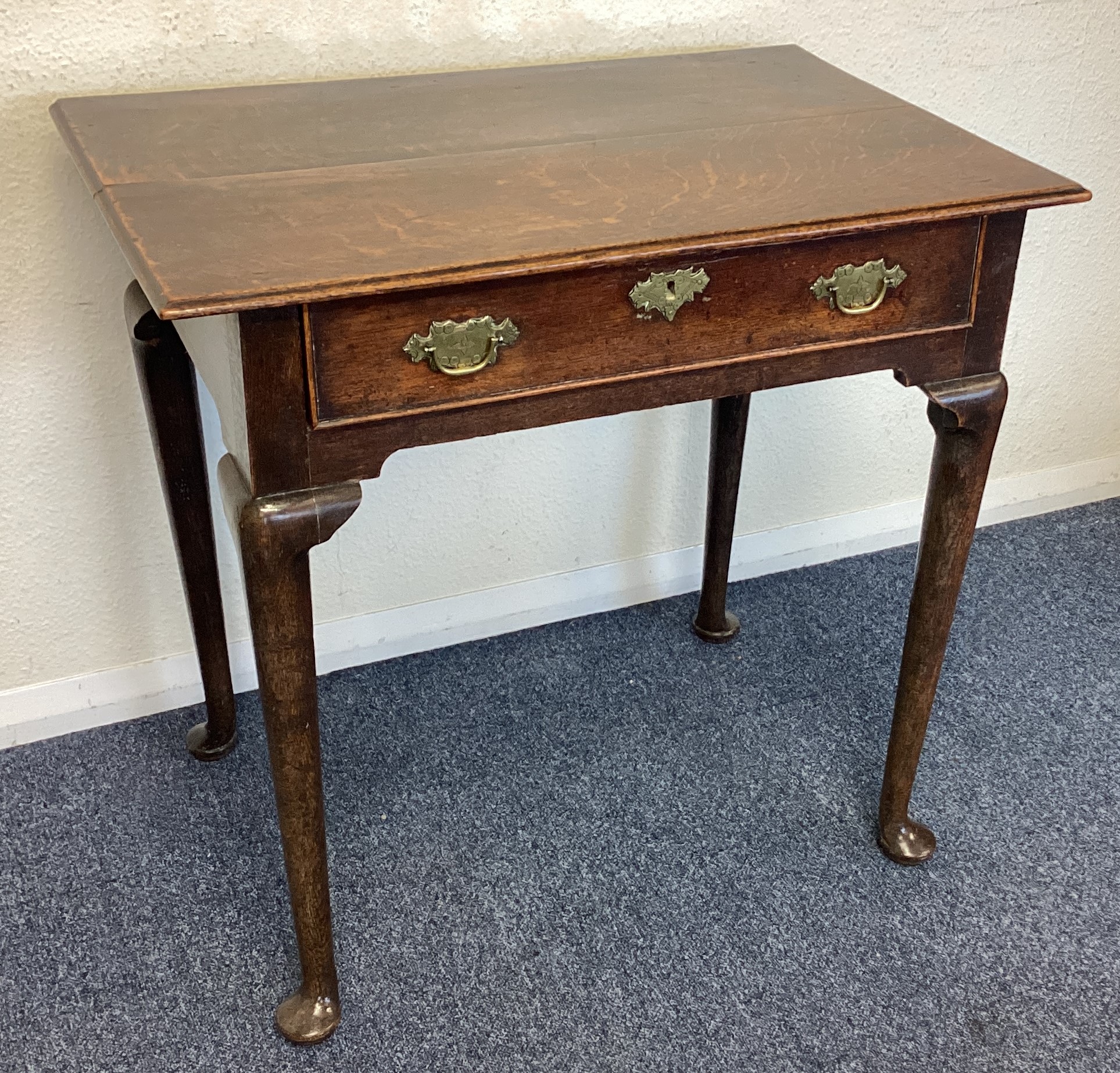 A Georgian oak single drawer side table.