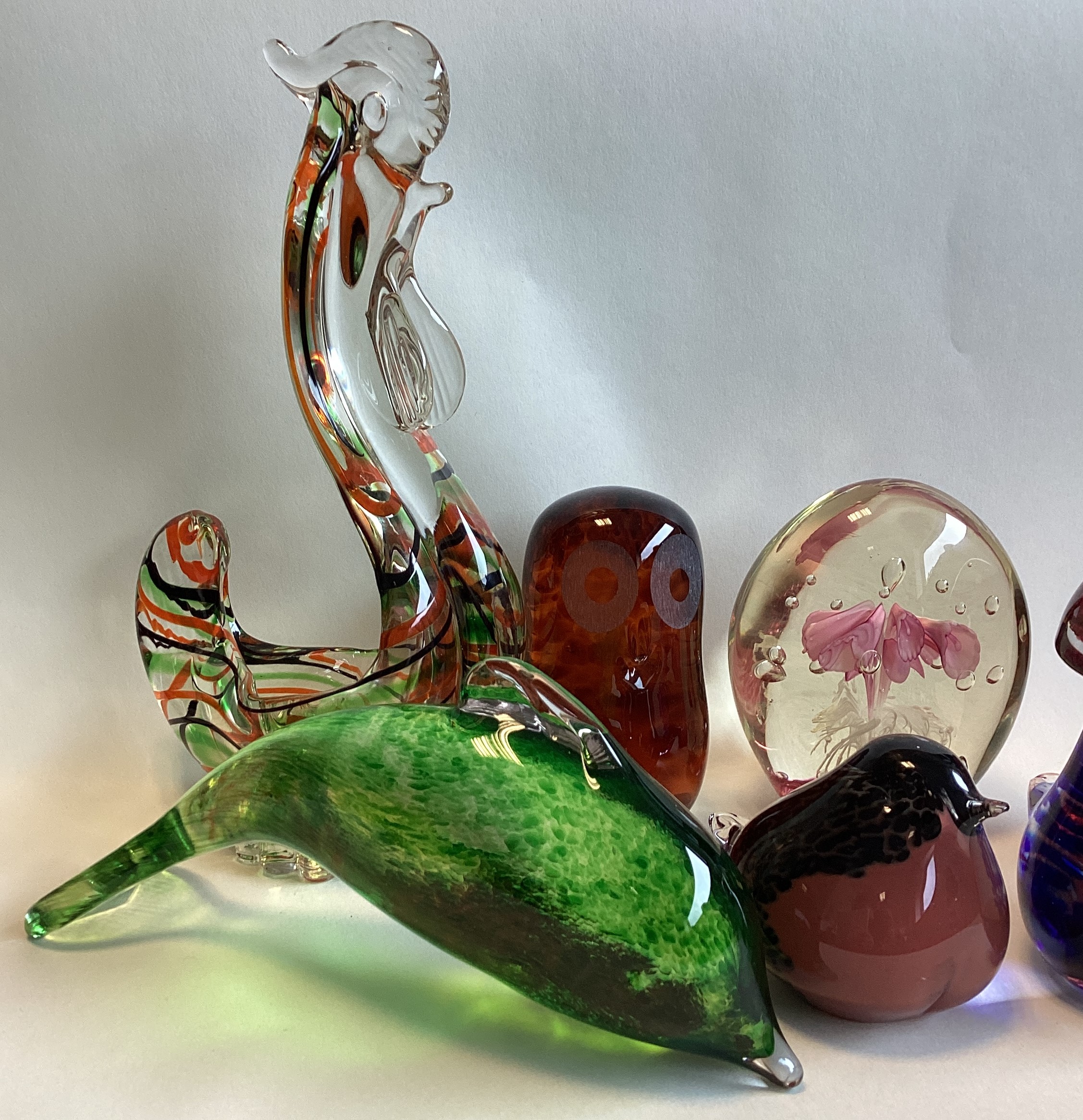 A selection of glass paperweights in the form of animals to included Wedgwood. - Image 2 of 3