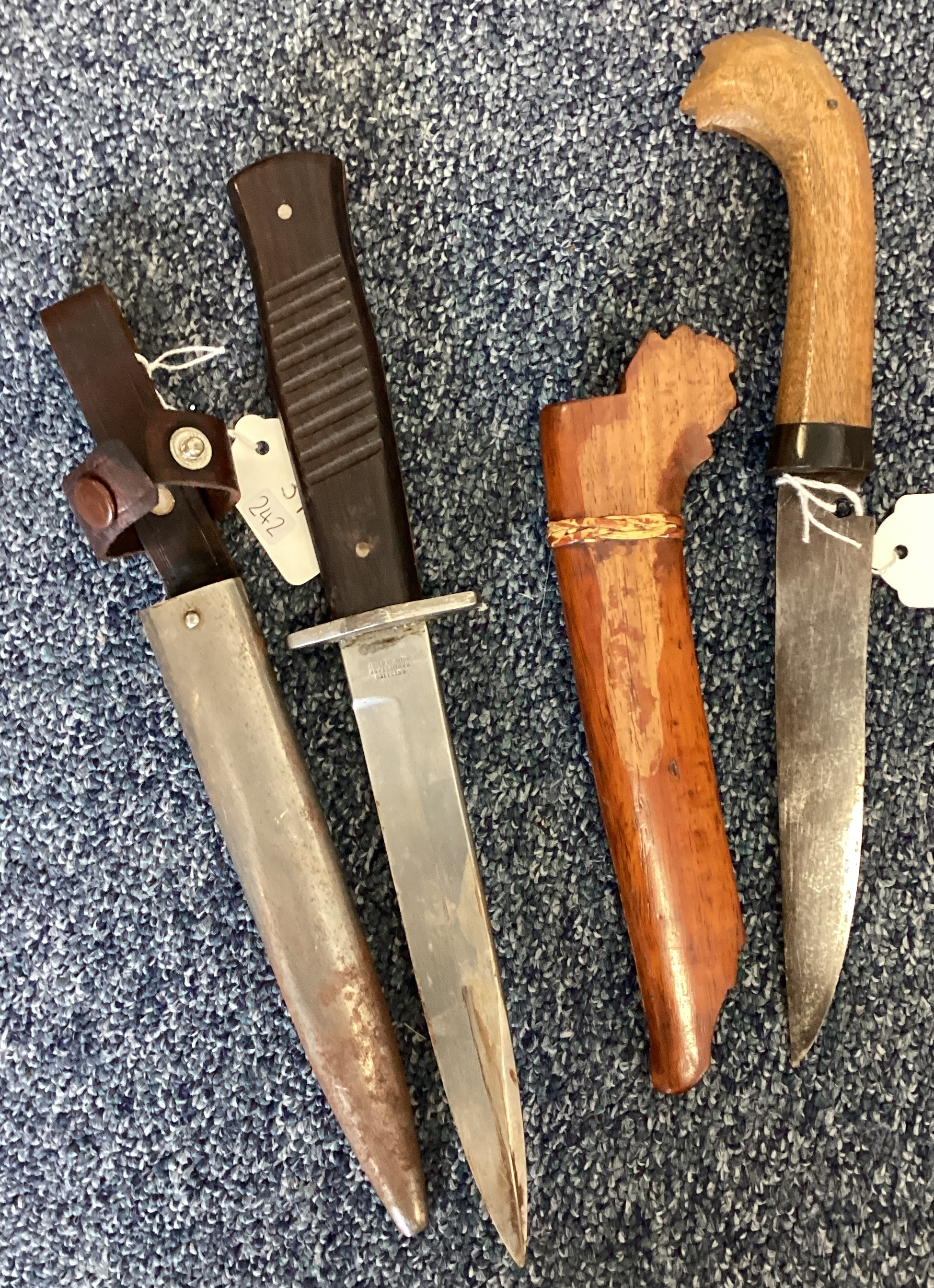 A WW2 knife together with an Eastern dagger. - Image 2 of 3