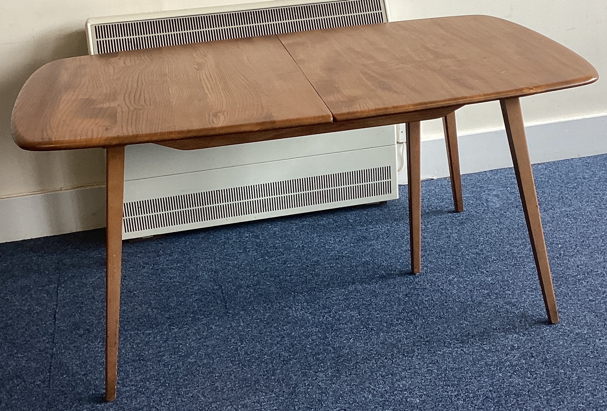 ERCOL: A draw leaf table on four spreading supports.