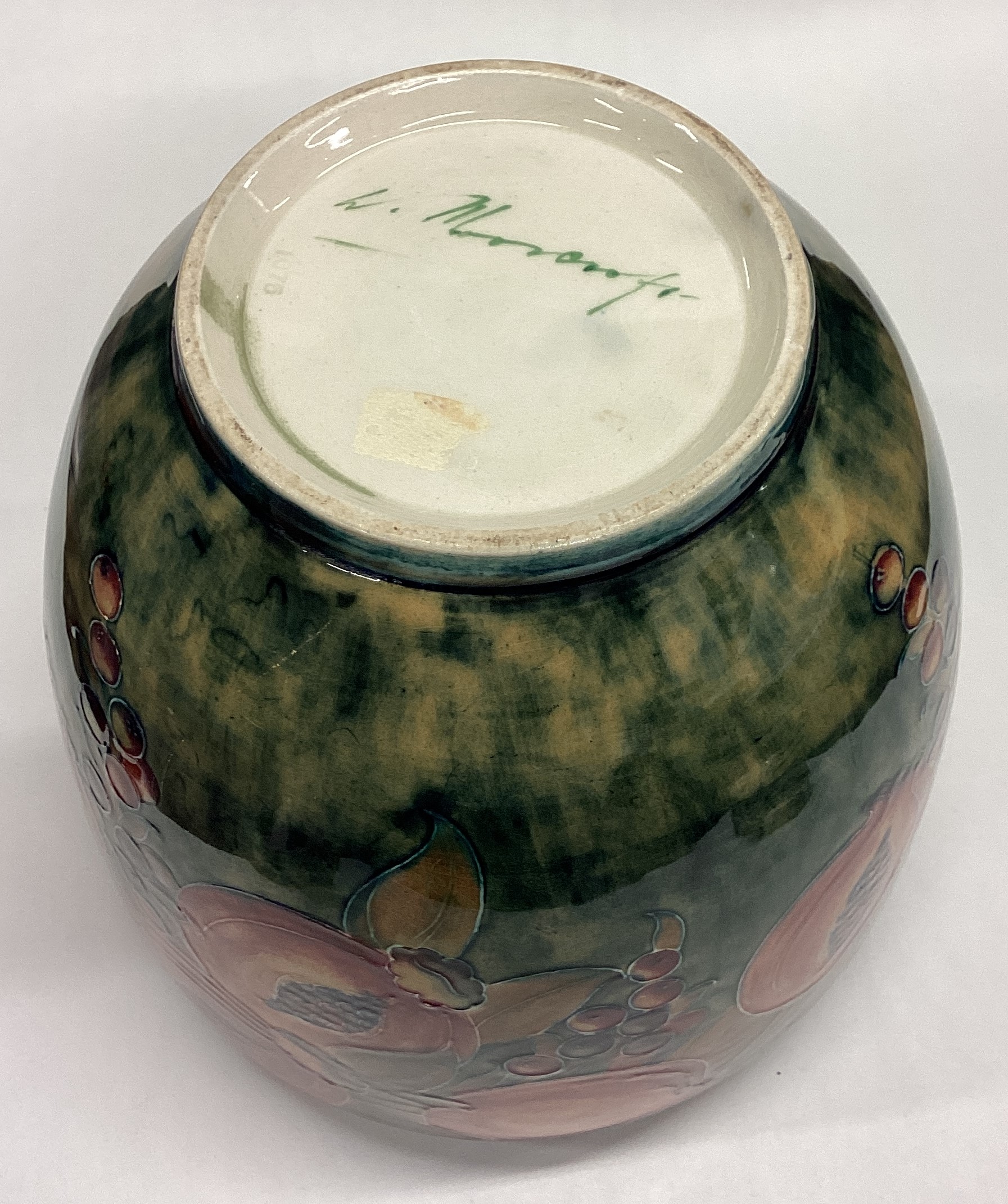 WILLIAM MOORCROFT: An early "Pomegranate" bowl on mottled green ground. - Image 4 of 8