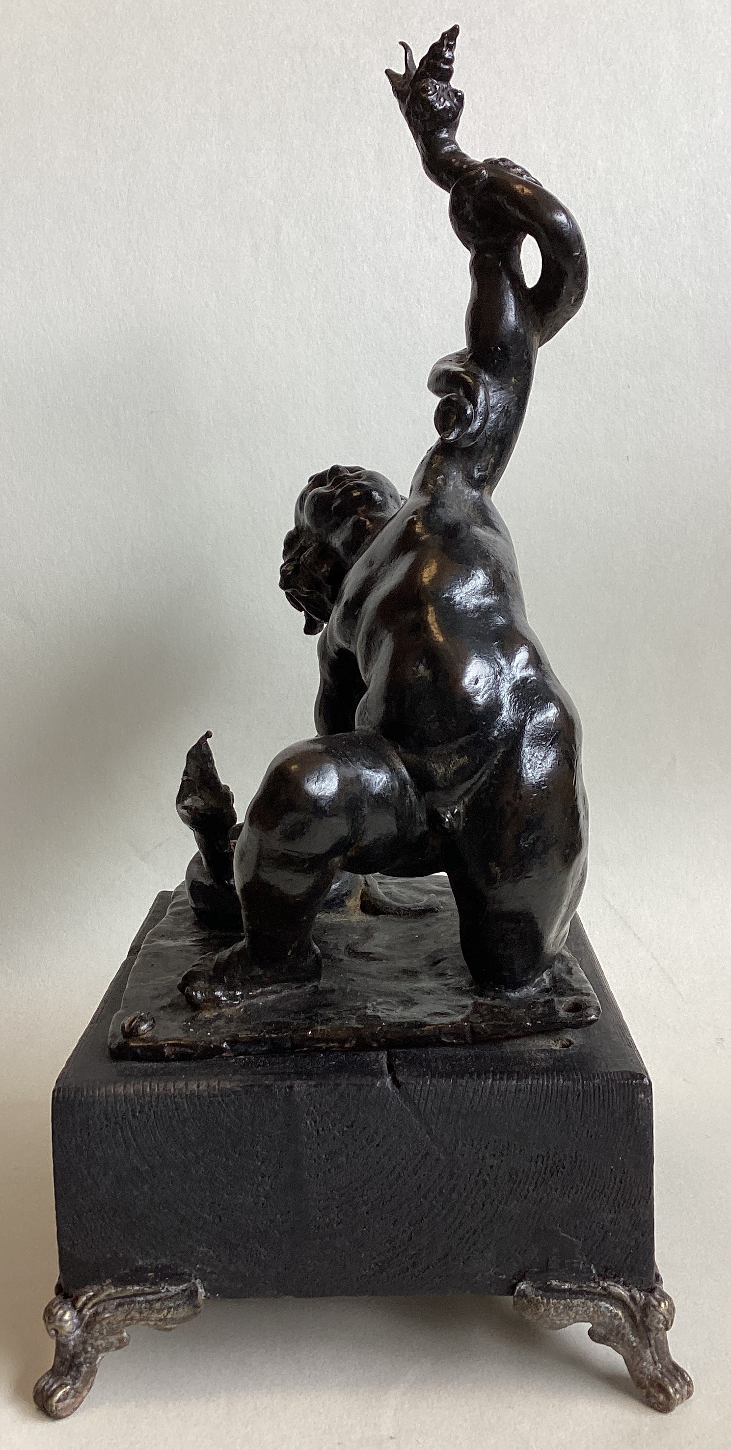 AFTER FRANCESCO FANELLI: A bronze figure of Hercules strangling serpents. - Image 5 of 9