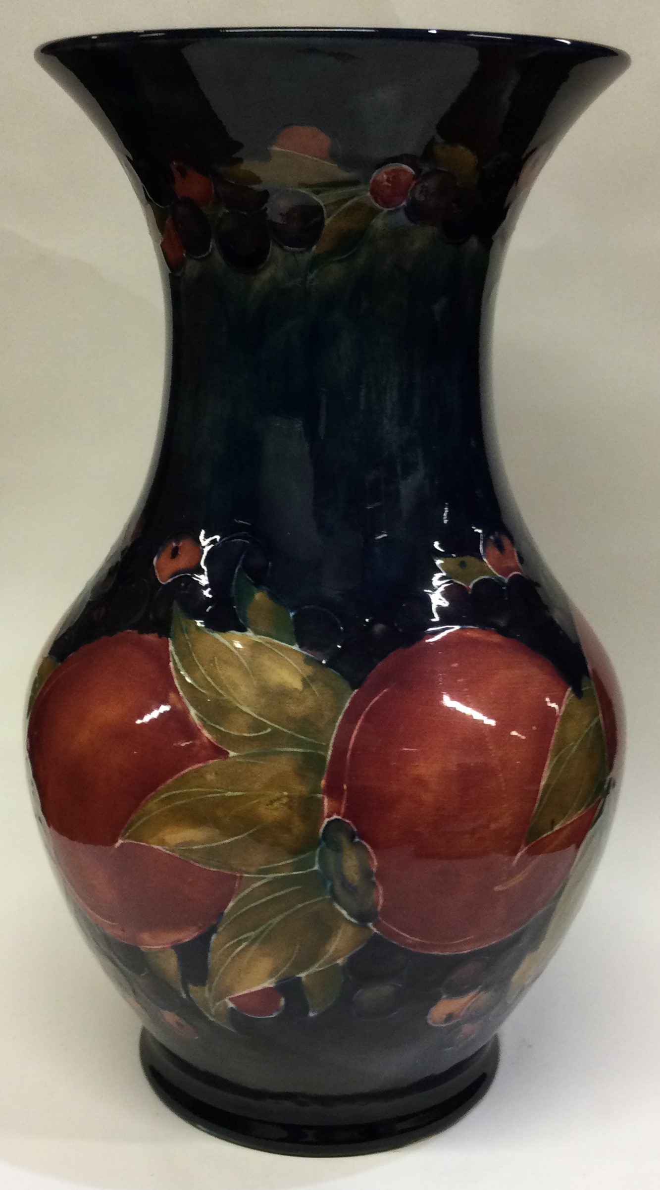 WILLIAM MOORCROFT: A large "Pomegranate" vase. Stamped Burslem. - Image 4 of 6
