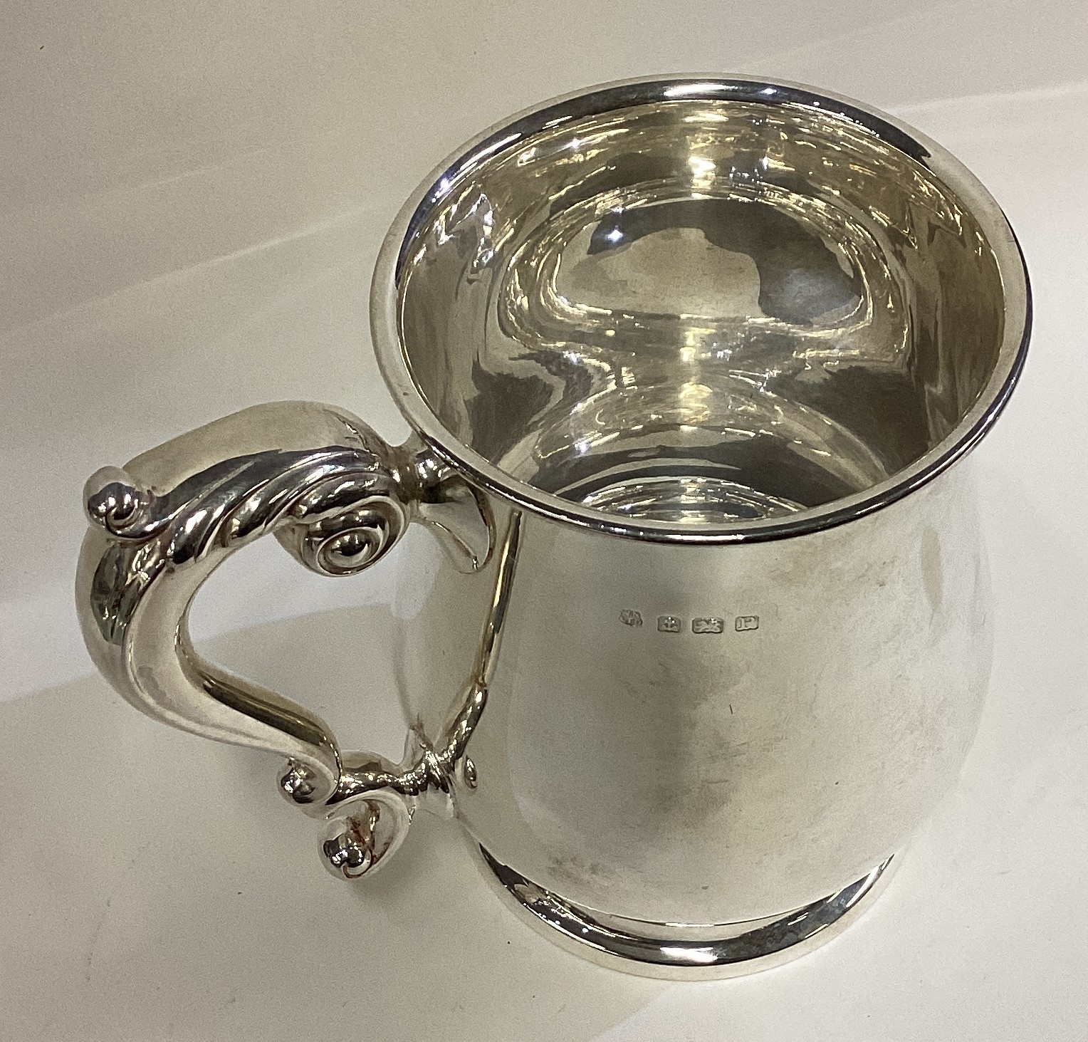 A silver pint mug. Birmingham 1914. - Image 3 of 3