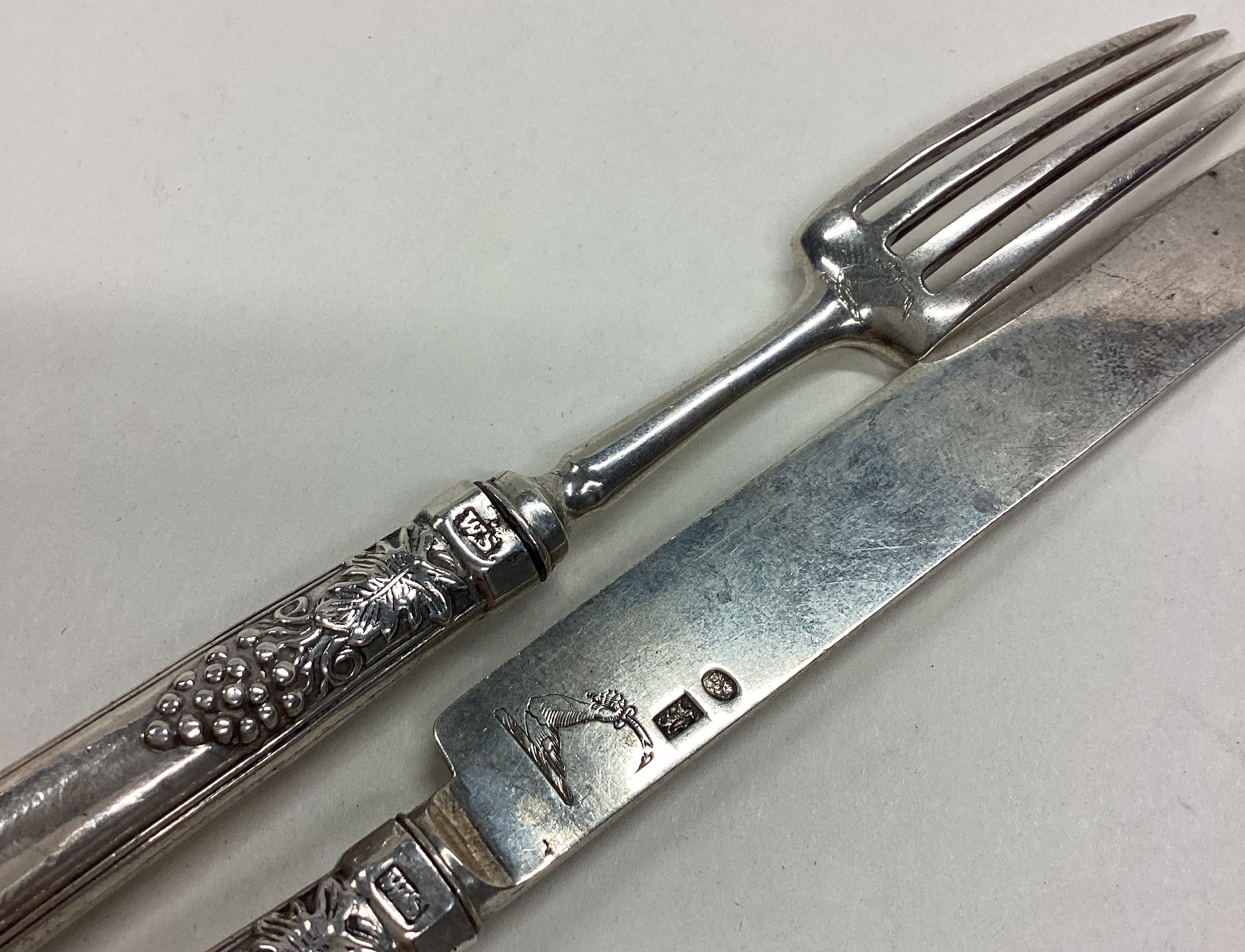 A crested William IV silver knife and fork set. - Image 2 of 2