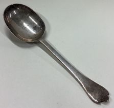 A silver rat tail trefid spoon. London 1904.