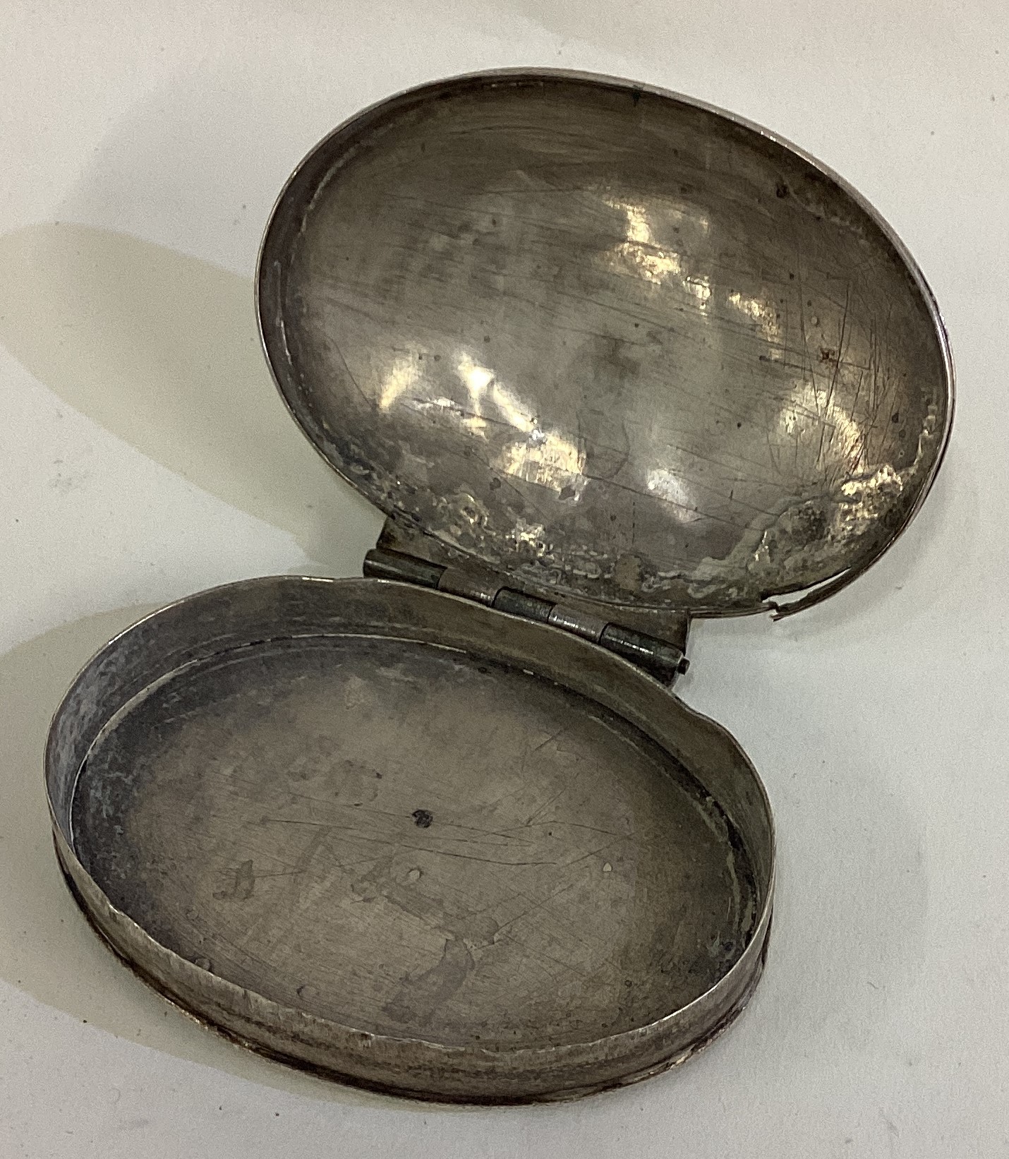 An 18th Century silver snuff box with hinged lid. - Image 2 of 2