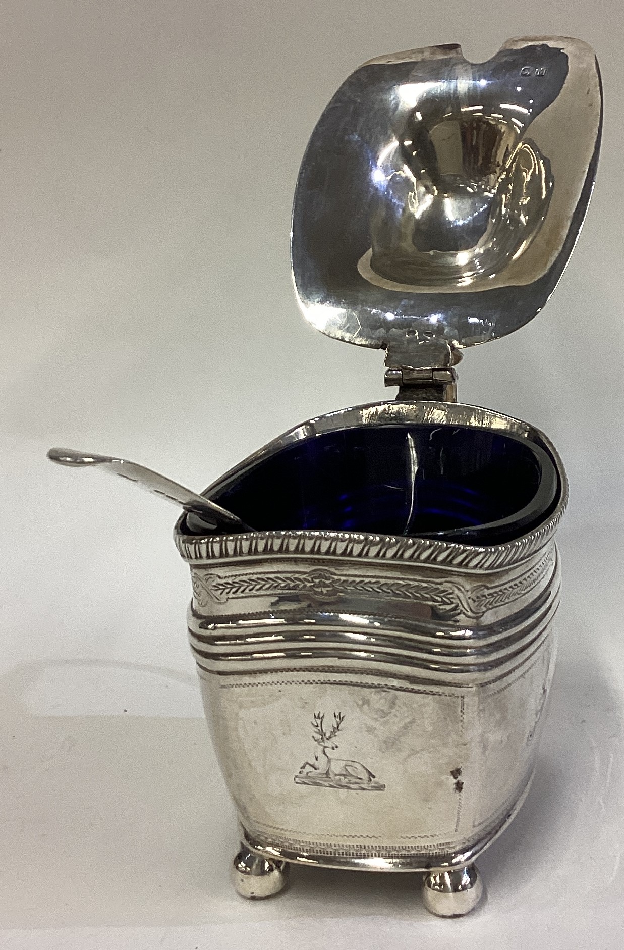 An early 19th Century silver mustard pot with BGL and spoon. - Image 2 of 4