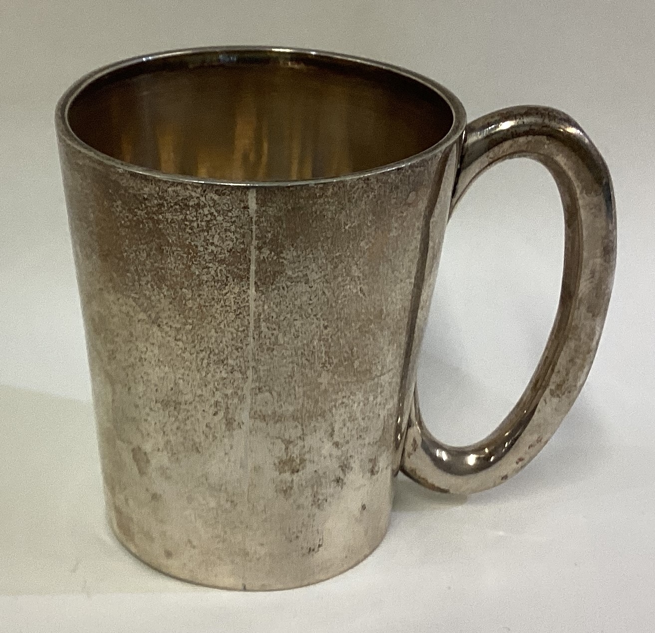 A Chinese silver mug. Marked EAC 935. - Image 2 of 3