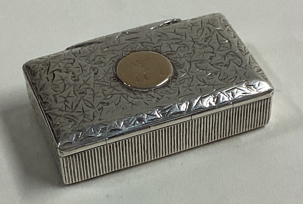 A Victorian silver snuff box with hinged lid. - Image 3 of 3