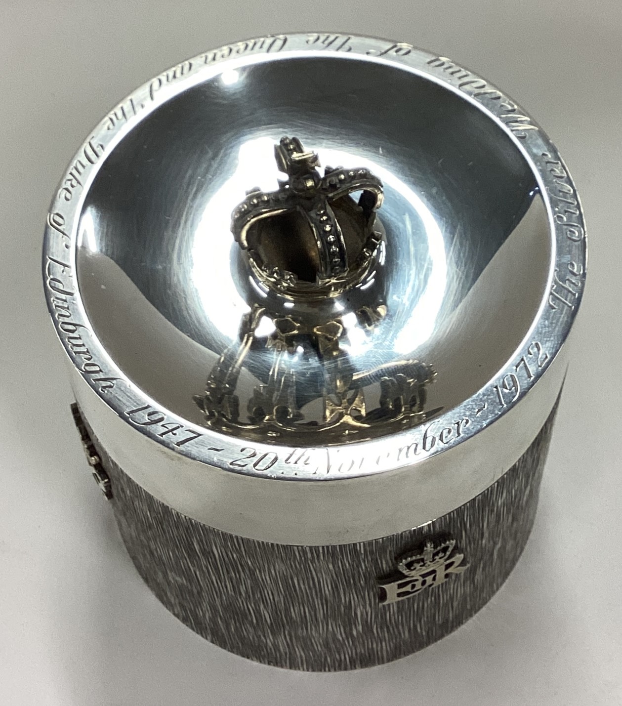 A fine Elizabeth II silver tea caddy commemorating the wedding of Queen Elizabeth. - Image 2 of 4