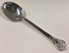 A fine quality Britannia Standard silver lace back, rat tail and dog nose spoon.