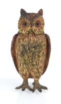 In the manner of Franz Xaver Bergmann, a cold-painted bronze figure modelled as an owl, h. 8 cm *The