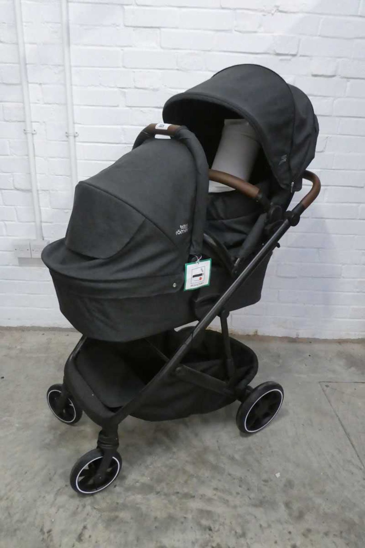 +VAT Britax Romer 2 in 1 childs buggy system in dark grey