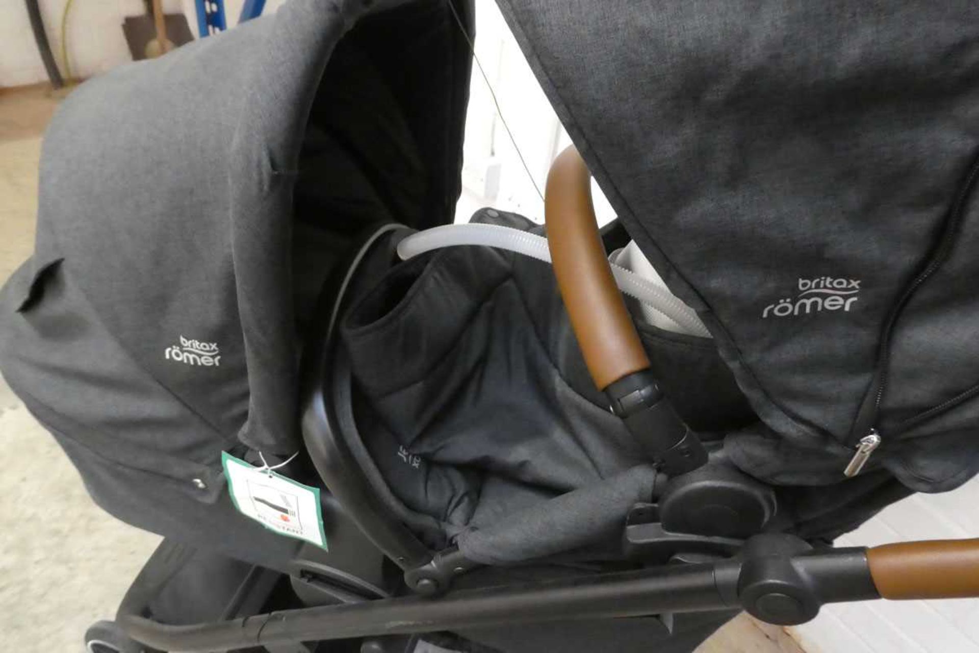 +VAT Britax Romer 2 in 1 childs buggy system in dark grey - Image 3 of 4