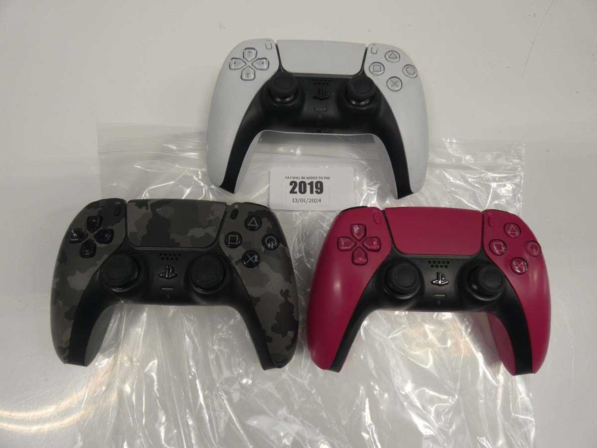 +VAT 3x PS5 DualSense wireless controllers with camo and red