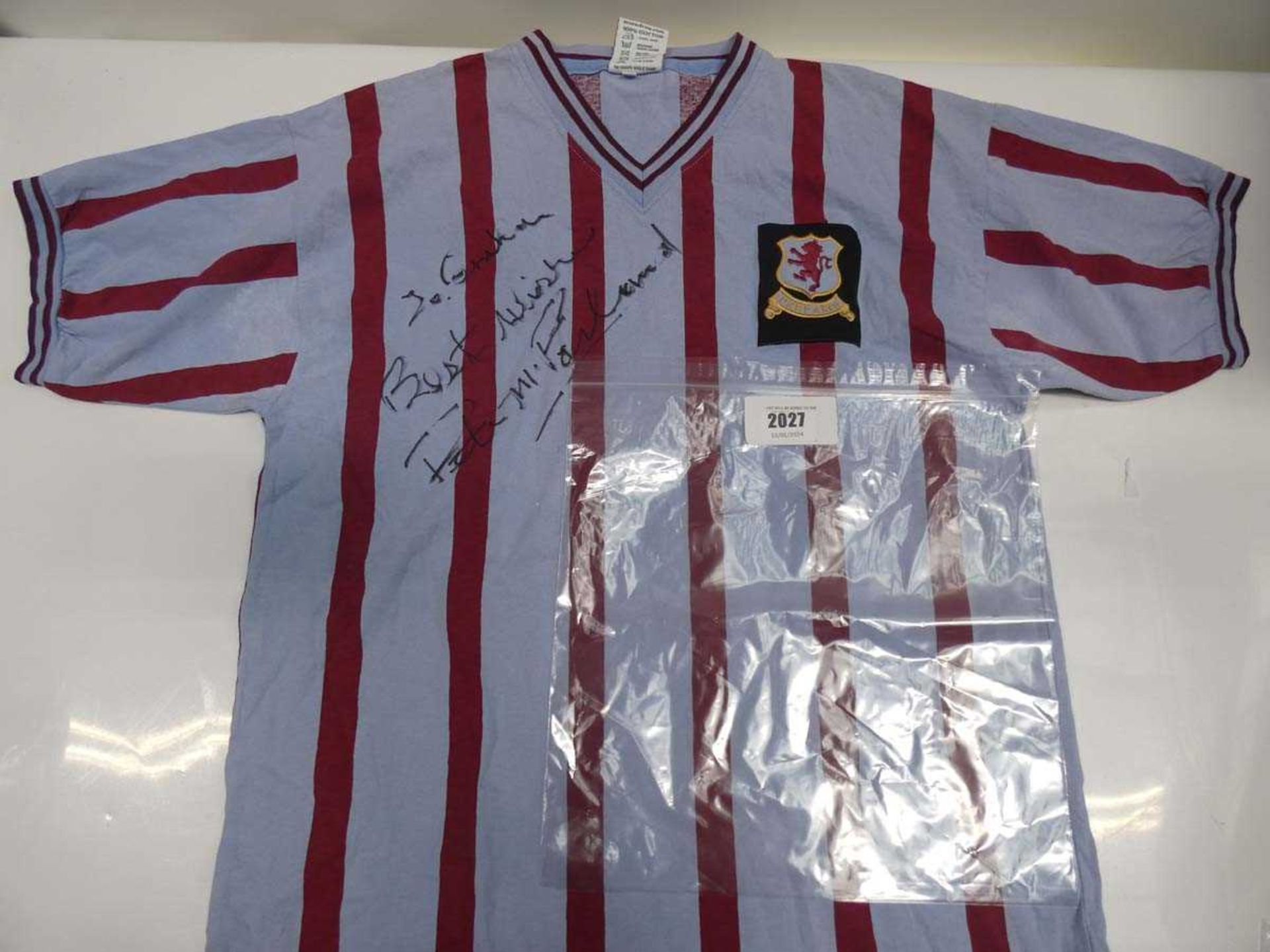 +VAT 1957 Aston Villa football shirt bearing signatures (unverified)