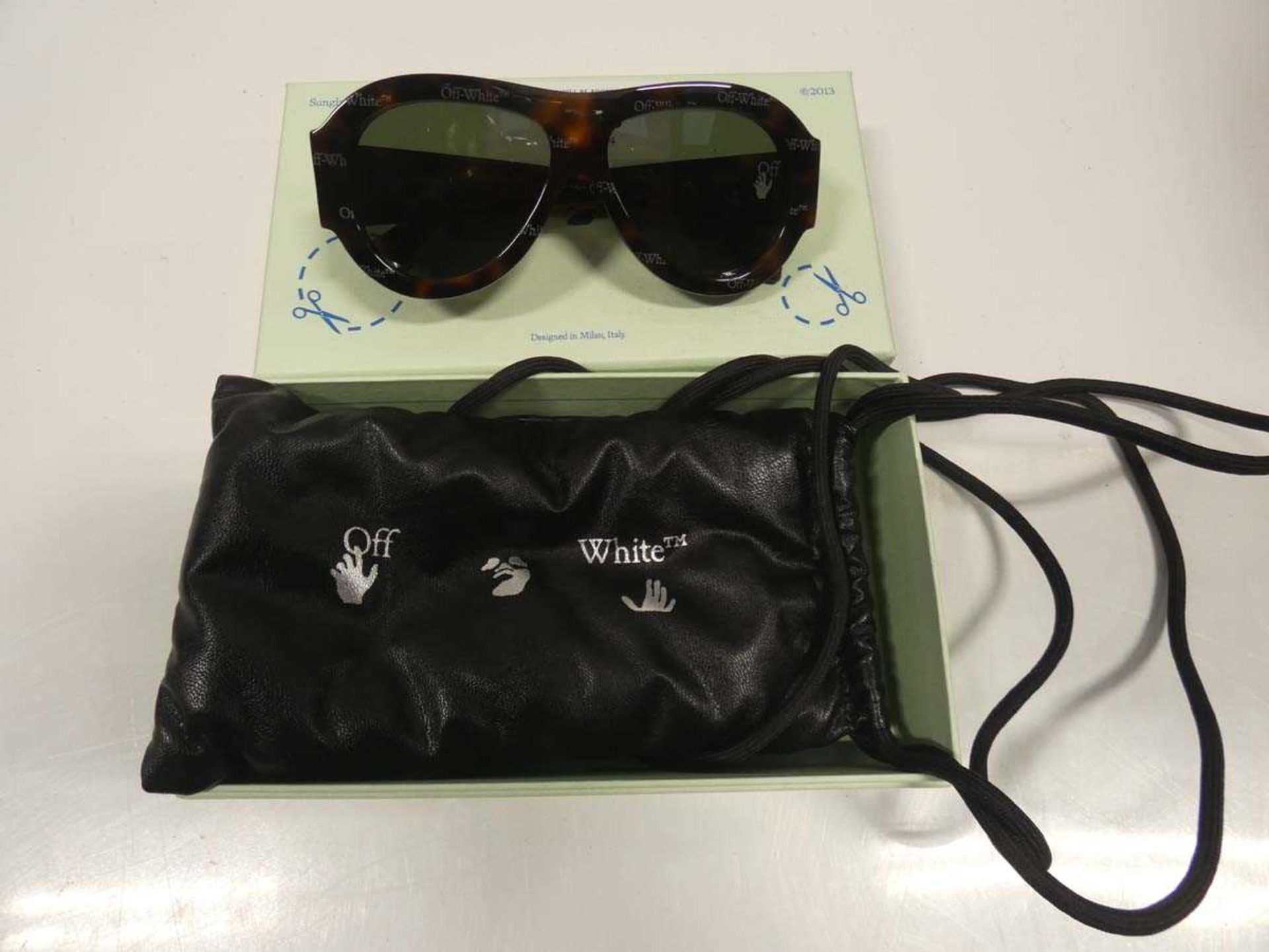 +VAT Off White OW40012U sunglasses with case and box