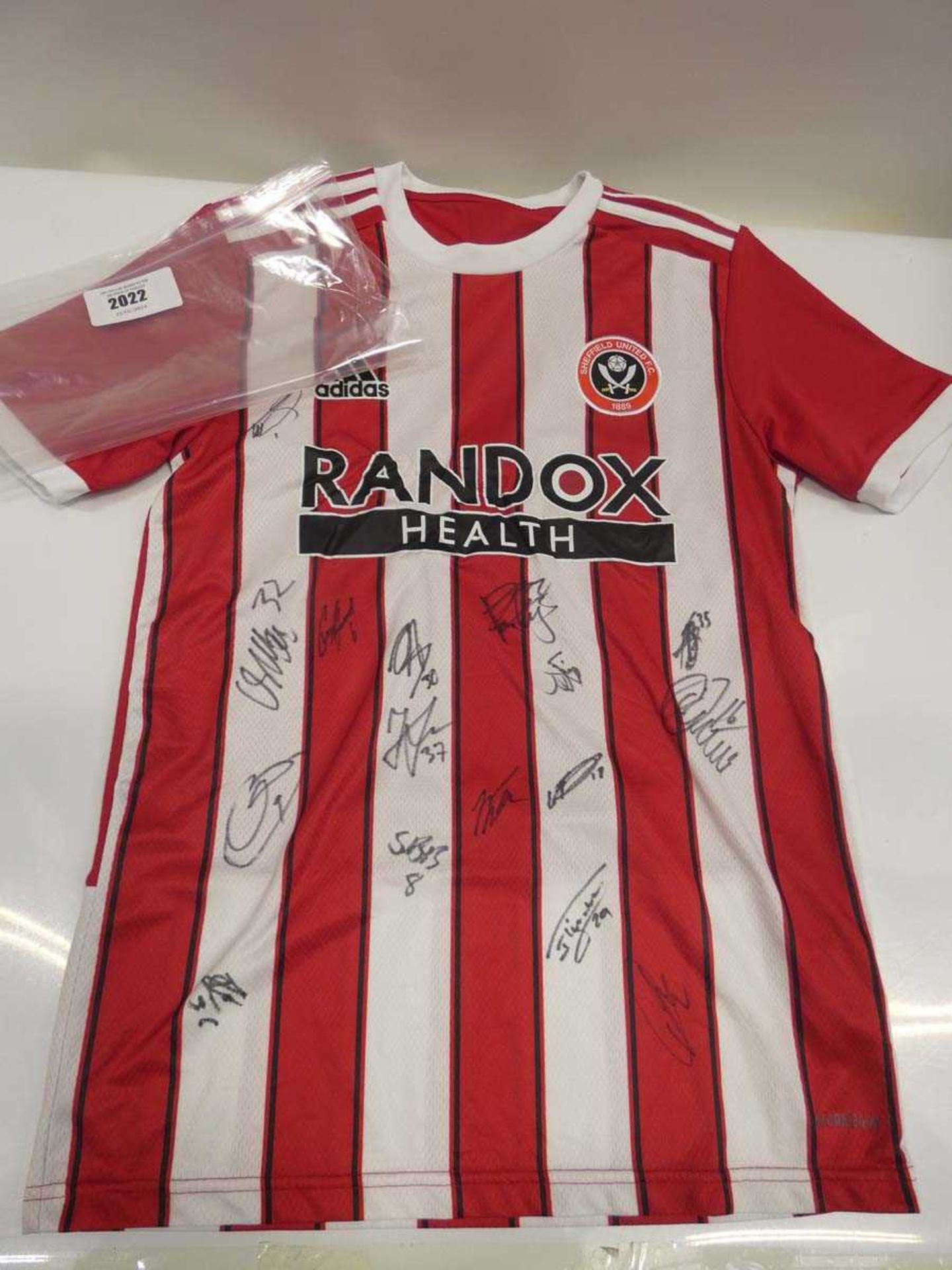 +VAT Sheffield United F.C shirt bearing signatures (unverified)