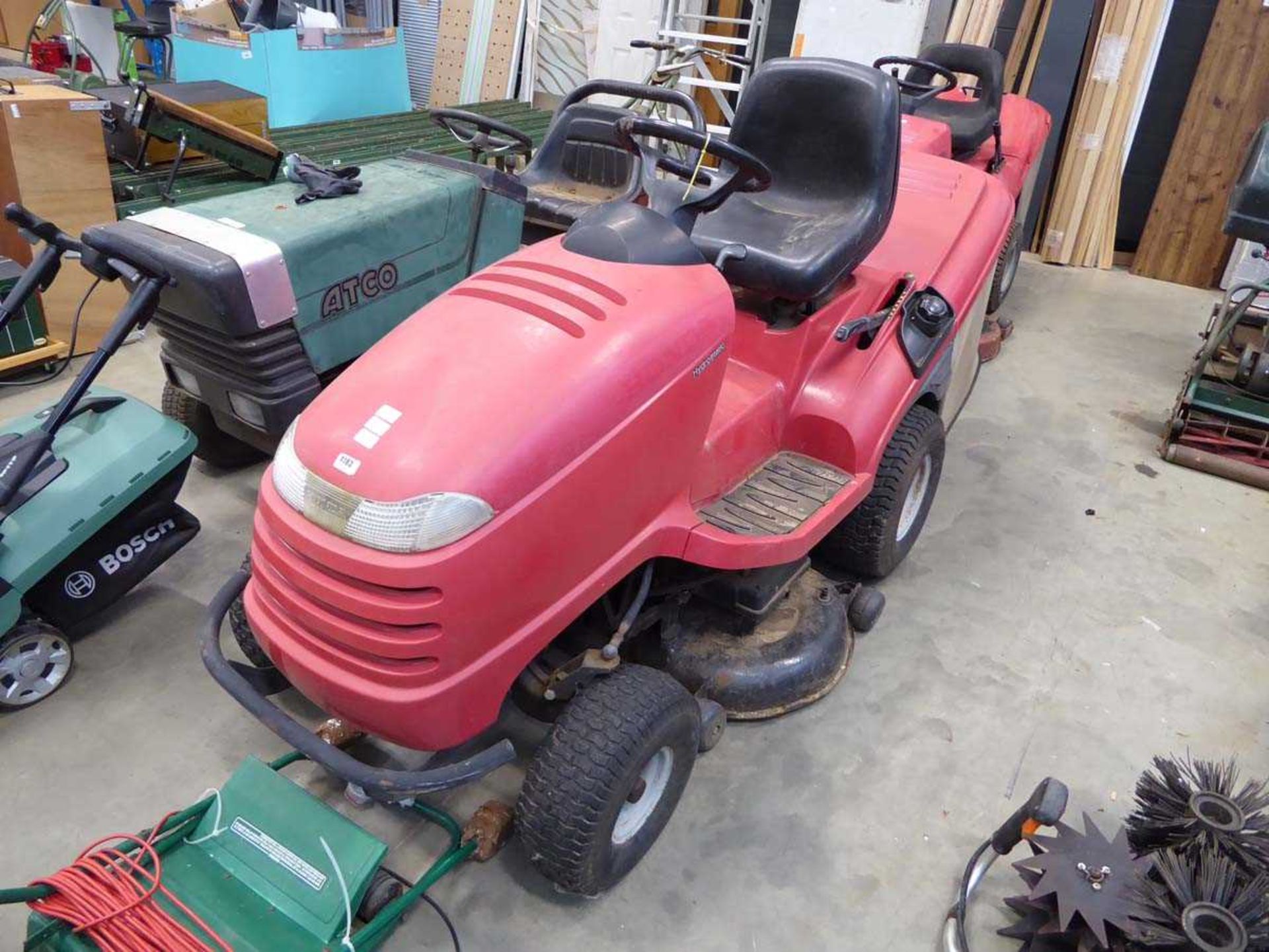 Honda Hydrostatic ride on mower with grass box and electric rise and fall grass box