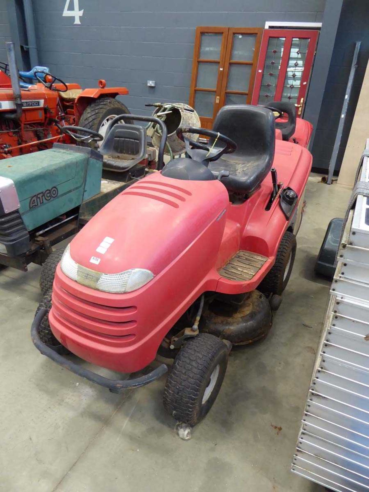 Honda Hydrostatic ride on mower with grass box and electric rise and fall grass box - Image 2 of 5