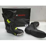 +VAT Pair of R Pro Racing motorbike boots Size 8