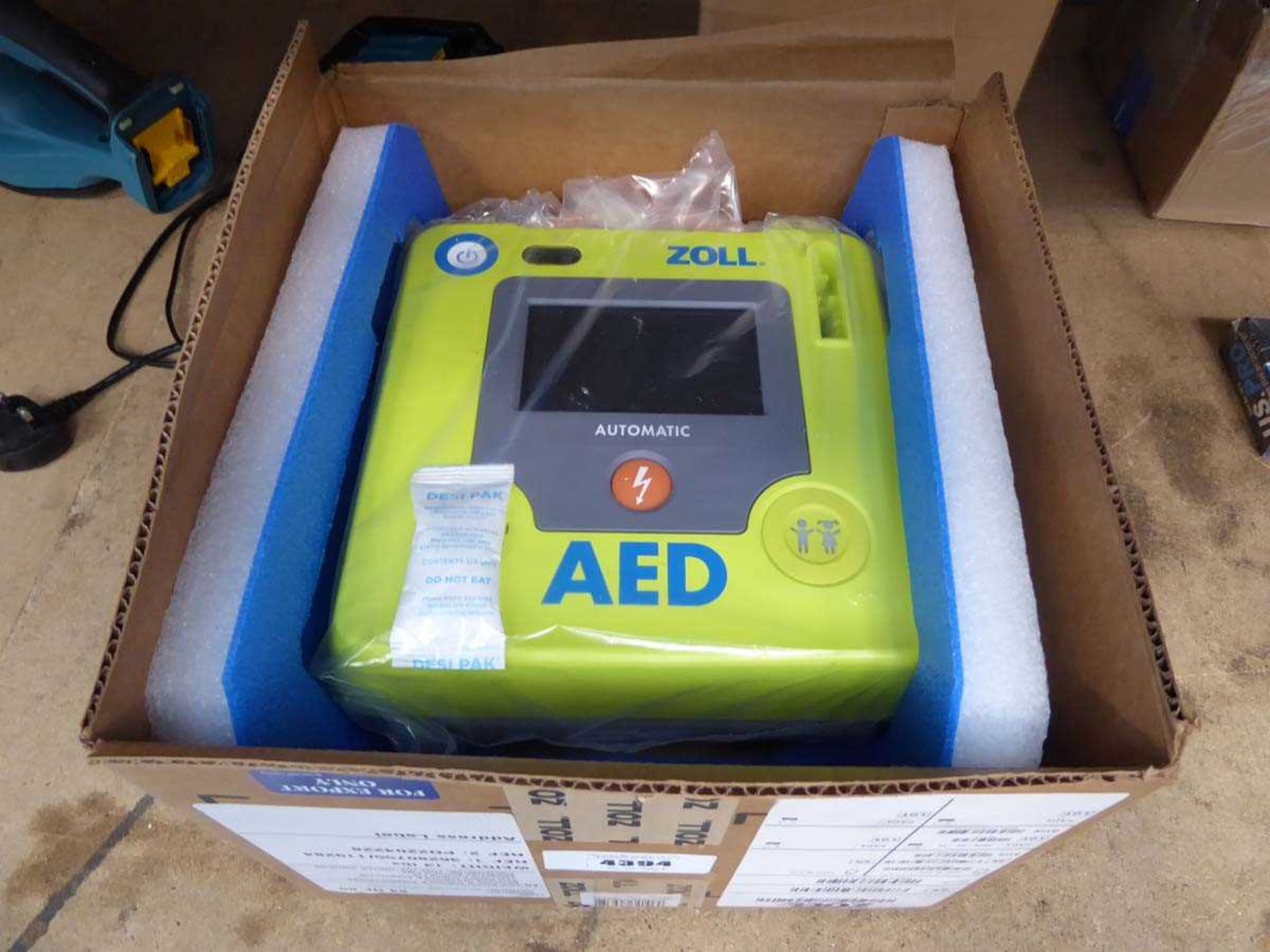 +VAT Boxed defibrillator