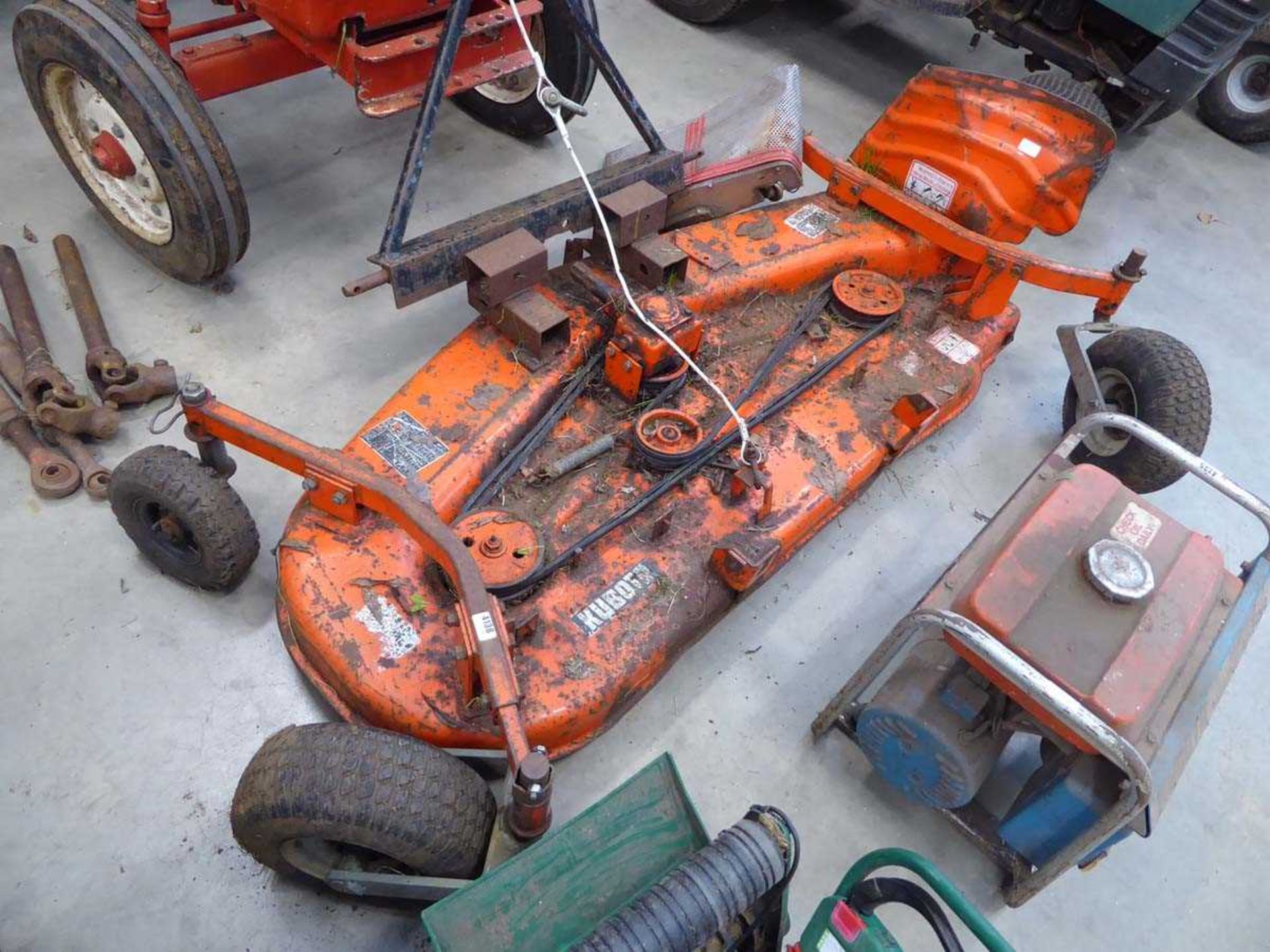 Kubota RC60-21BF topper mower (1 wheel missing)