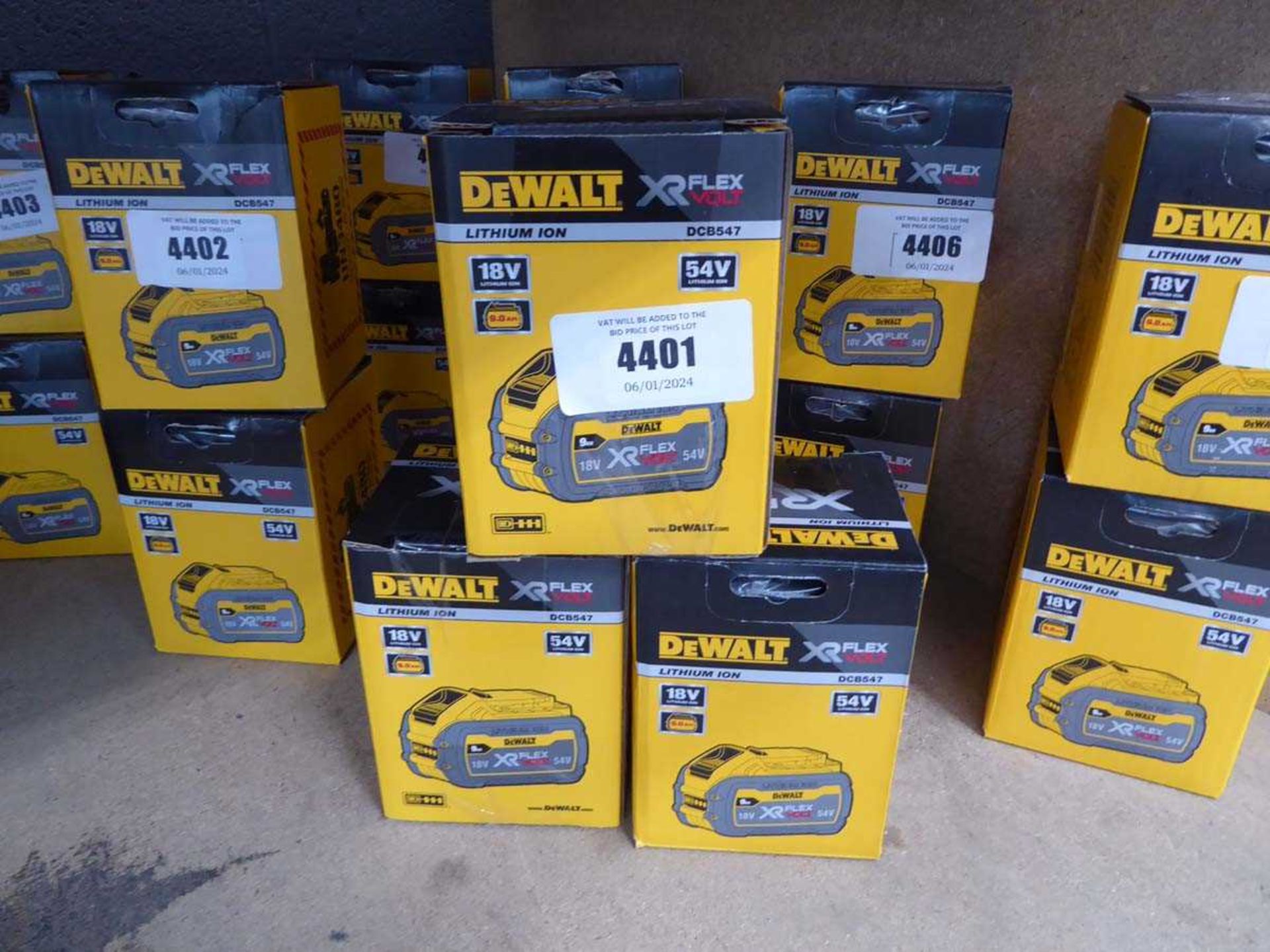 +VAT 3 Dewalt XR Flex 18V batteries