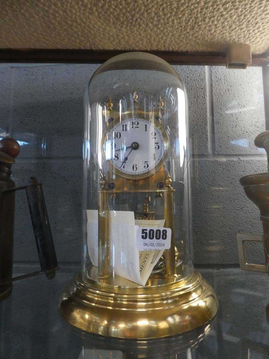 An early 20th century 400-day mantle clock in a brass case, under a glass dome, overall h. 32 cm