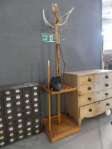 Oak coat rack with hooks formed from antlers