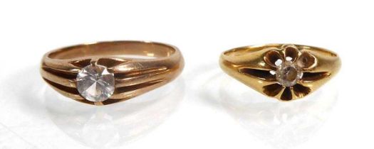A gentleman's 18ct yellow gold ring set paste in a raised eight claw setting, 3.5 gms, ring size O