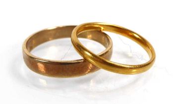 An 18ct yellow gold wedding band, 2.5 gms and a 22ct wedding band, 1.6 gms (2)