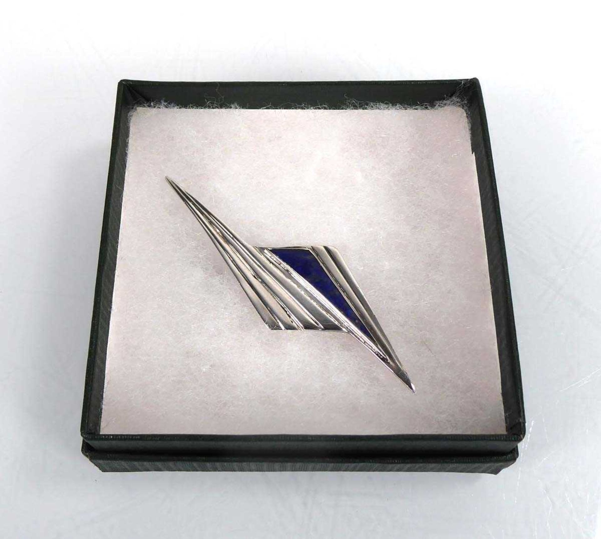 A silver and lapis lazuli brooch/pin of Art Deco form, stamped 925 Slightly mis-shapened and with - Image 3 of 9