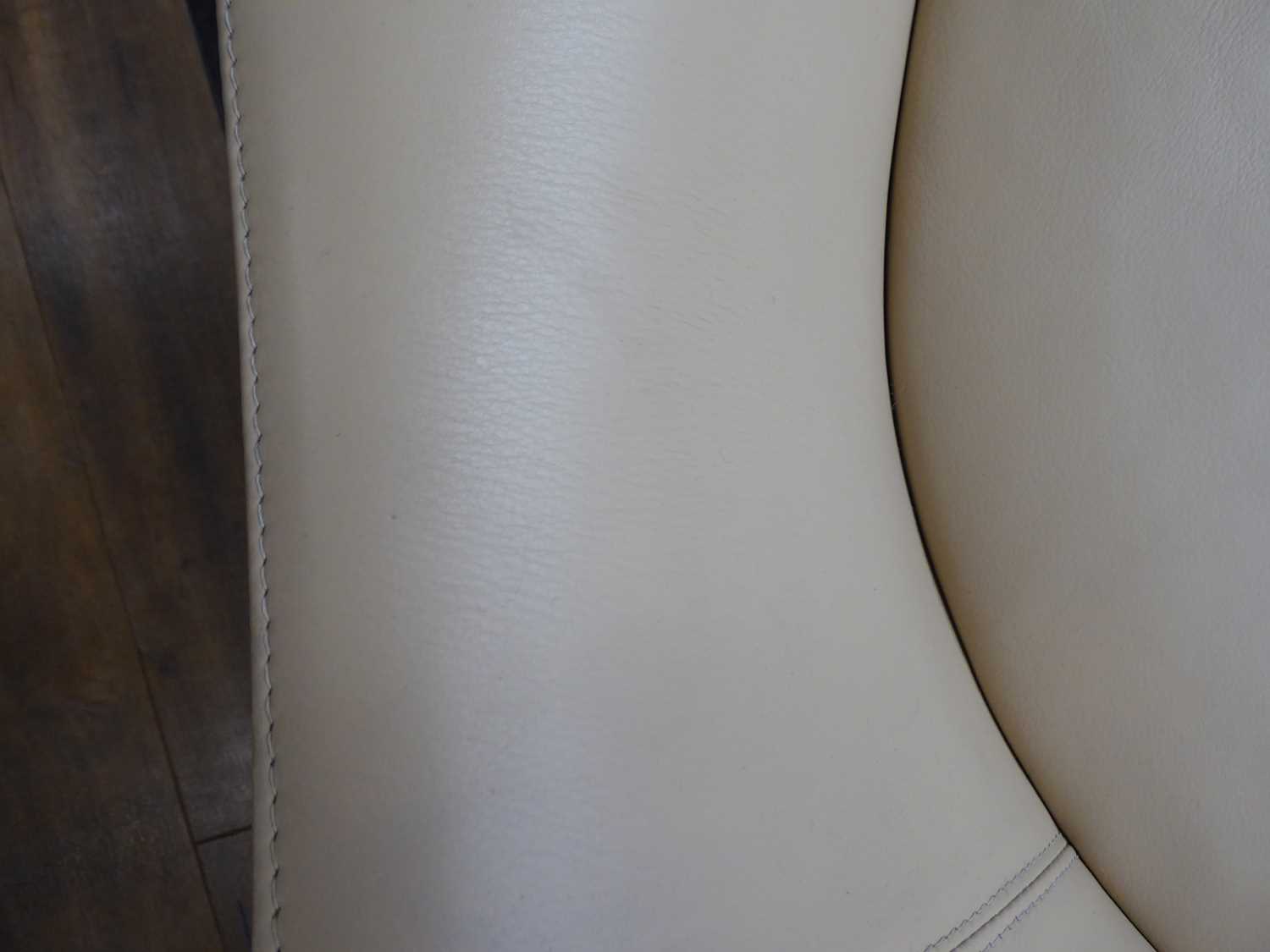 Rodolfo Dordoni for Matteo Grassi, an Italian '2 Leather' swivel armchair in cream/cappuccino - Image 4 of 13