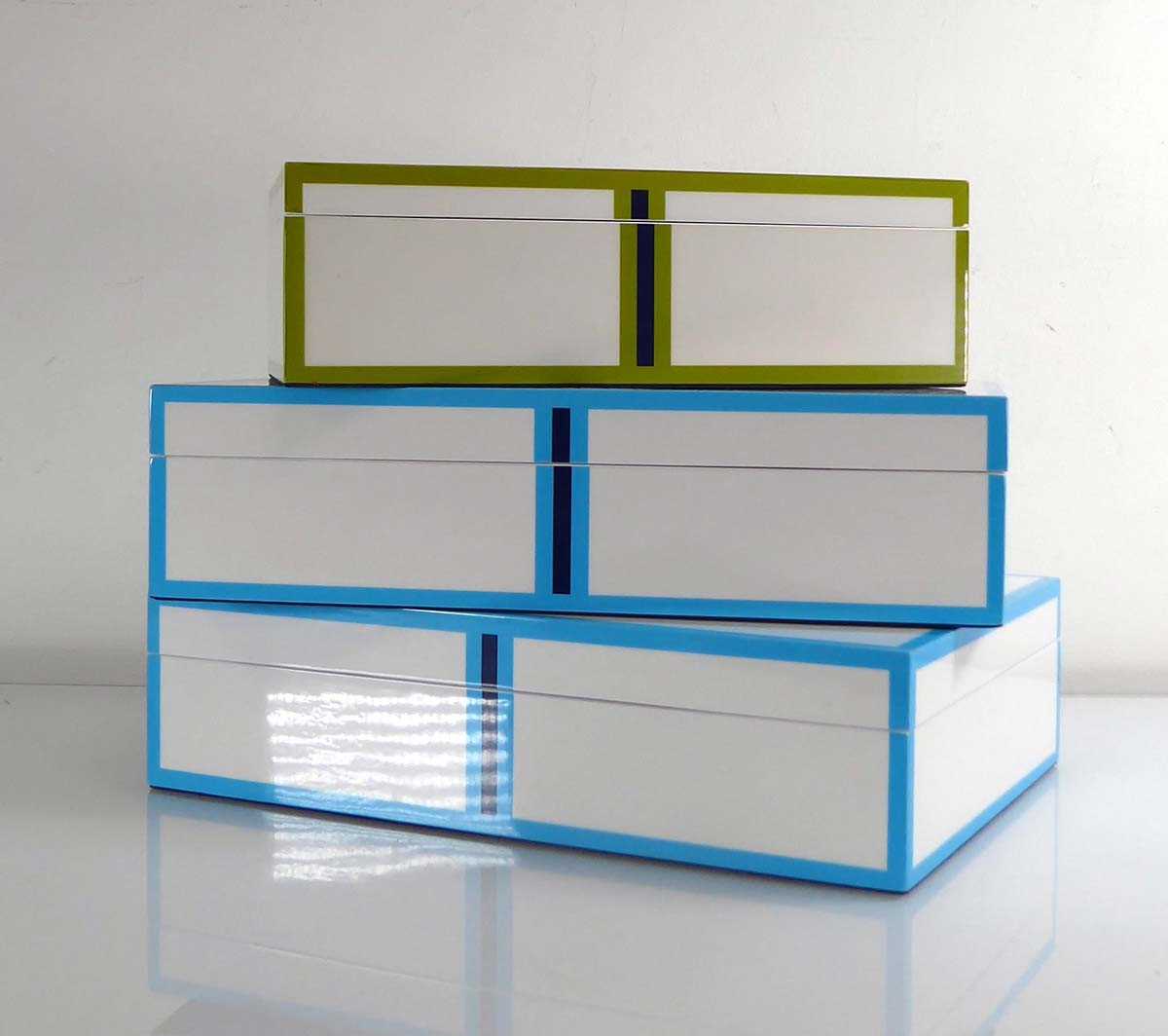 A group of three Jonathan Adler geometric design boxes, 30 x 20 x 8 cm and 25 x 15 x 8 cm (3) - Bild 2 aus 2