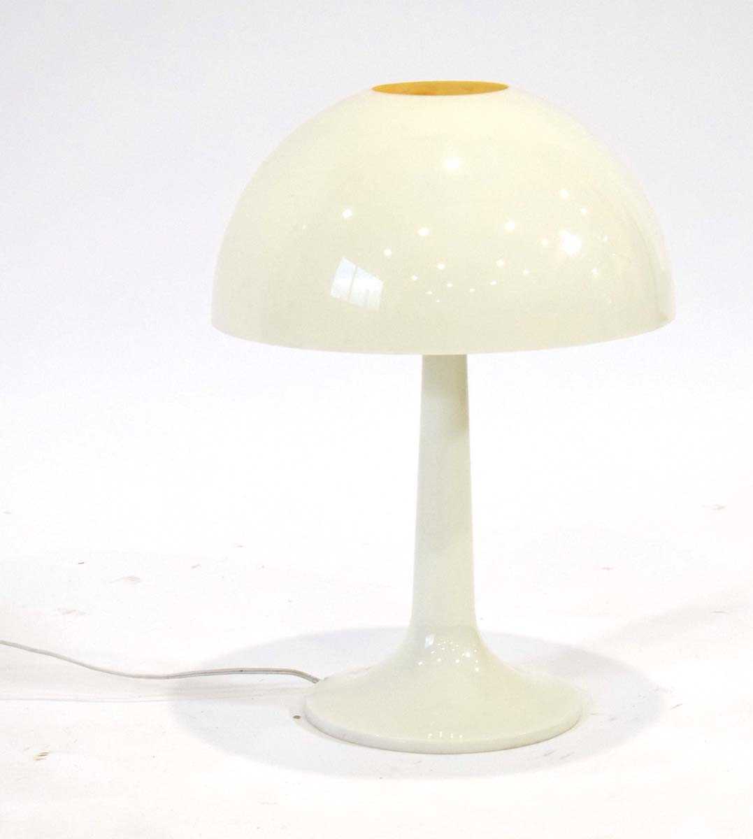 A 1960's white moulded plastic 'mushroom' table lamp in the manner of Guzzini, h. 44 cm