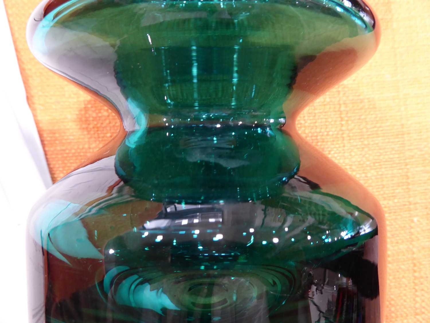 Tamara Aladin for Riihimaki, a green double-cased glass vase with paper label, h. 20 cm, together - Image 3 of 5