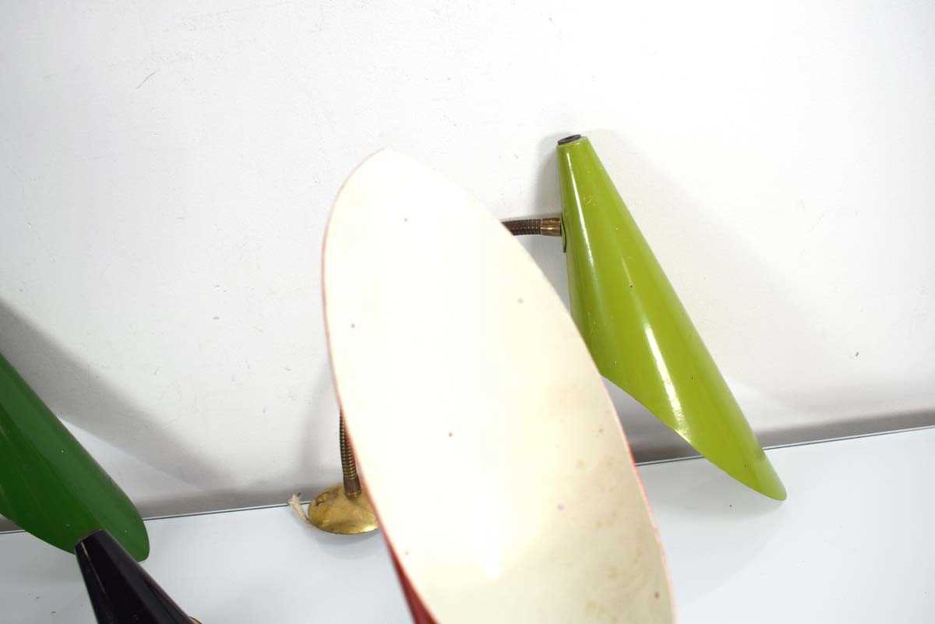 In the manner of Stilnovo, a set of five 1950's enamelled wall lights including two gooseneck - Image 4 of 4