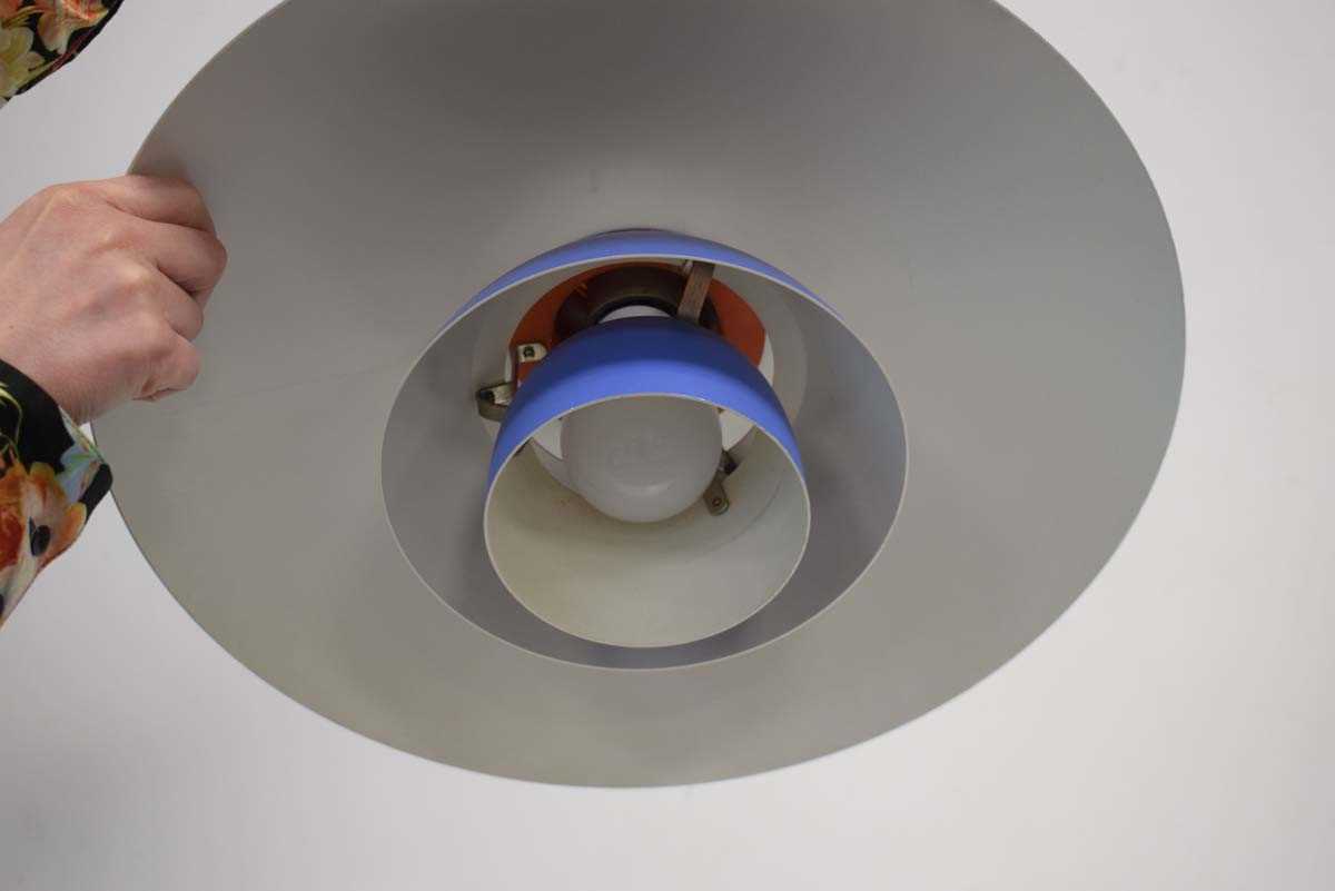 Louis Poulsen for Poul Henningsen, a 1960's Danish 1st-Edition PH4 pendant lamp in blue - Bild 3 aus 3