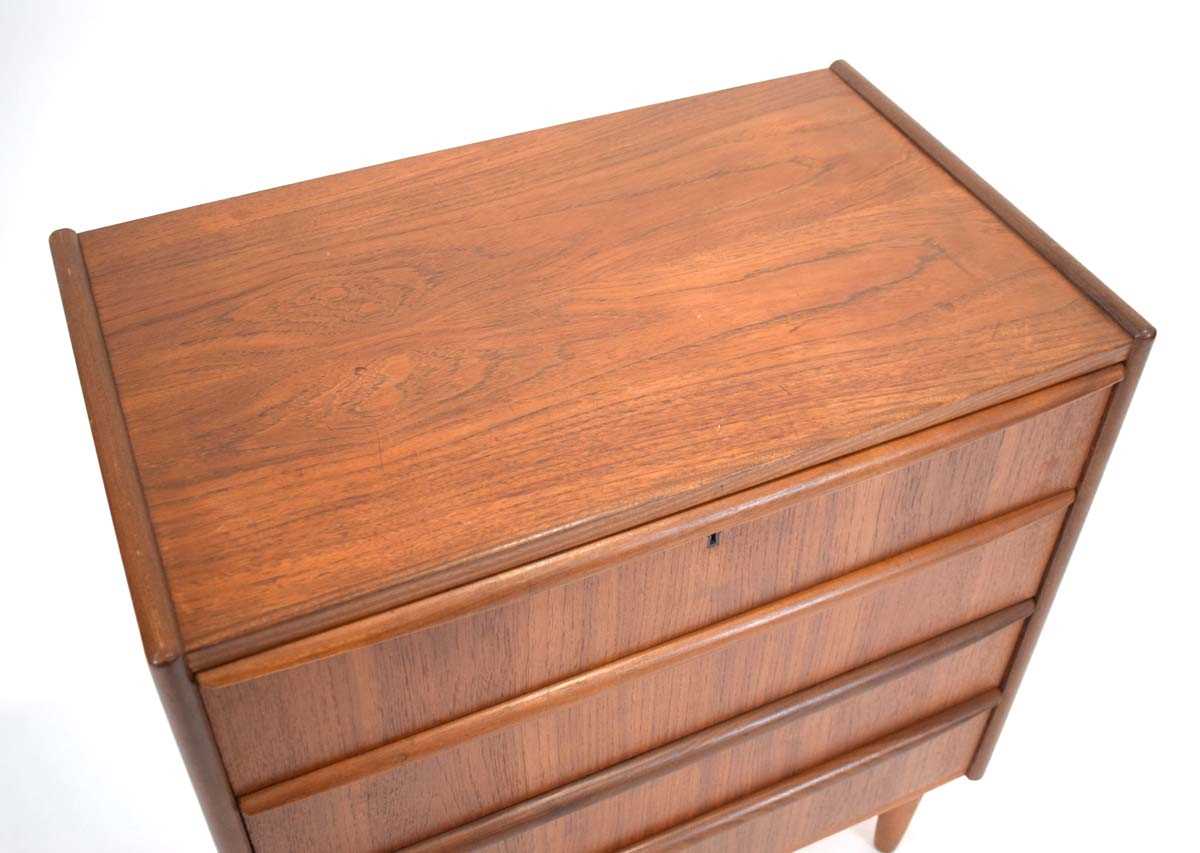 A 1960's Danish teak chest of four drawers with organic handles, on later turned feet, 67 x 41 x - Bild 2 aus 3