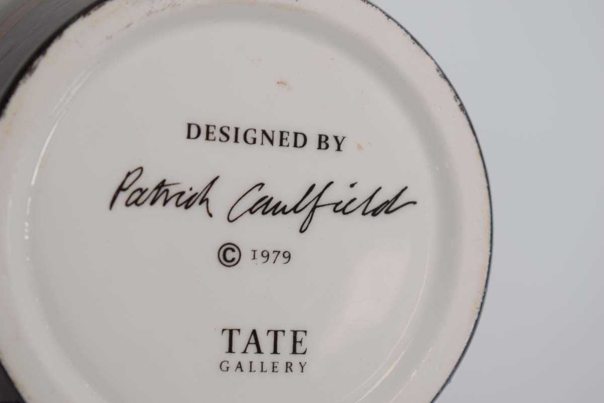 A Tate Gallery commemorative pot designed by Patrick Caulfield in 1979, h. 12 cm - Image 2 of 2