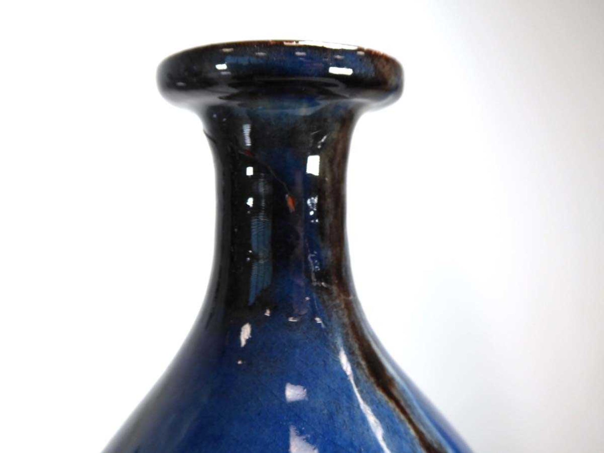 A graduated set of three stoneware bottle vases, max h. 54 cm, together with two further similar - Image 5 of 5