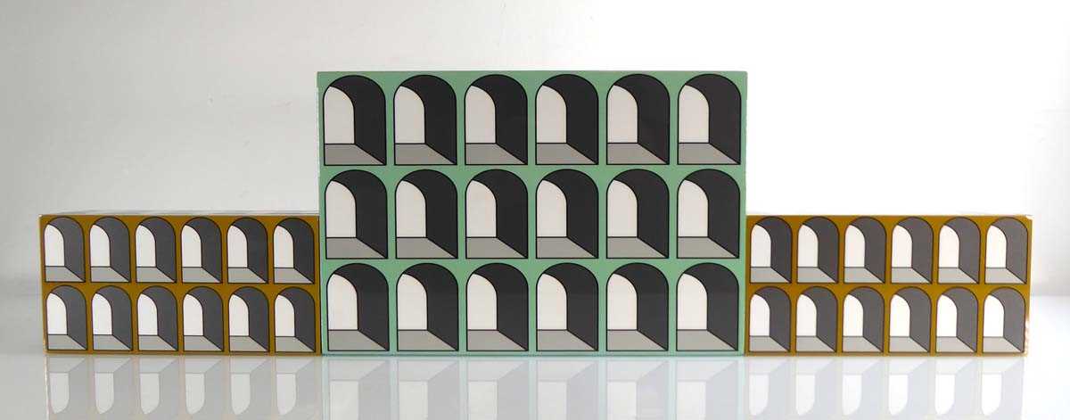 A group of three Jonathan Adler 'Arcade Lacquer' boxes, 30 x 20 x 8 cm and 20 x 10 x 7 cm (3) - Bild 2 aus 2