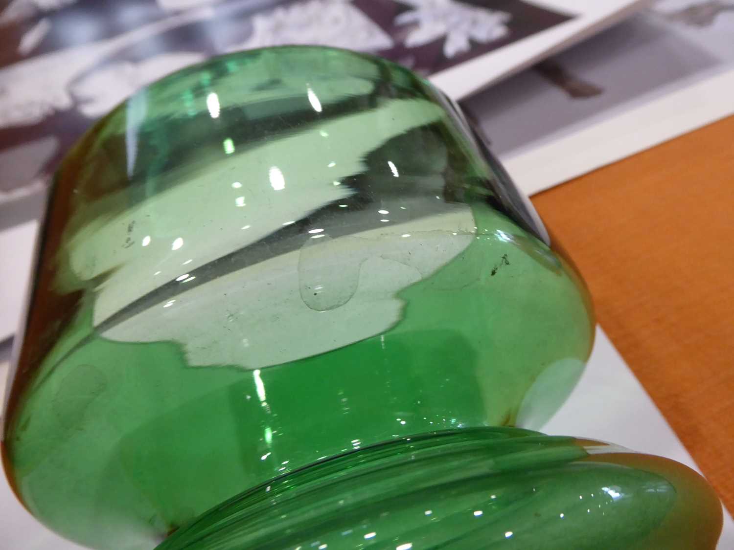 Tamara Aladin for Riihimaki, a green double-cased glass vase with paper label, h. 20 cm, together - Image 4 of 5
