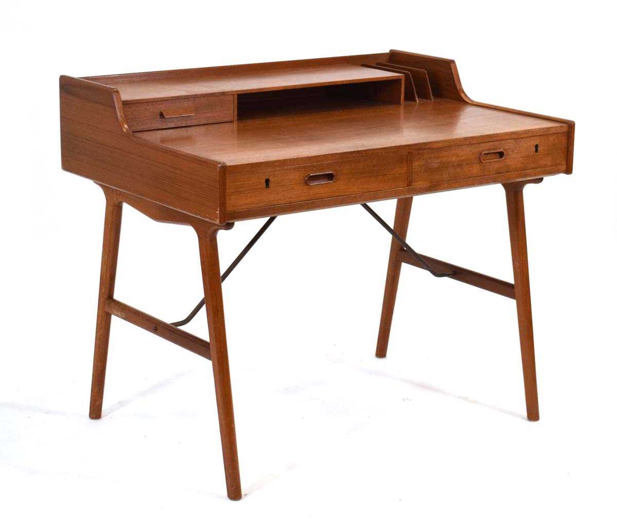 Arne Wahl Iversen for Vinde Mobelfabrik, a 1950/60's Danish teak desk, Model 56, the - Bild 4 aus 18