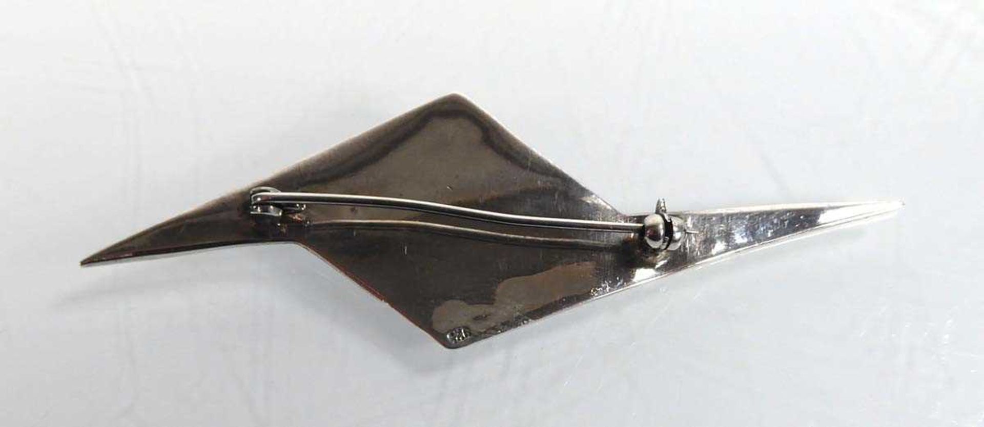 A silver and lapis lazuli brooch/pin of Art Deco form, stamped 925 Slightly mis-shapened and with - Image 2 of 9